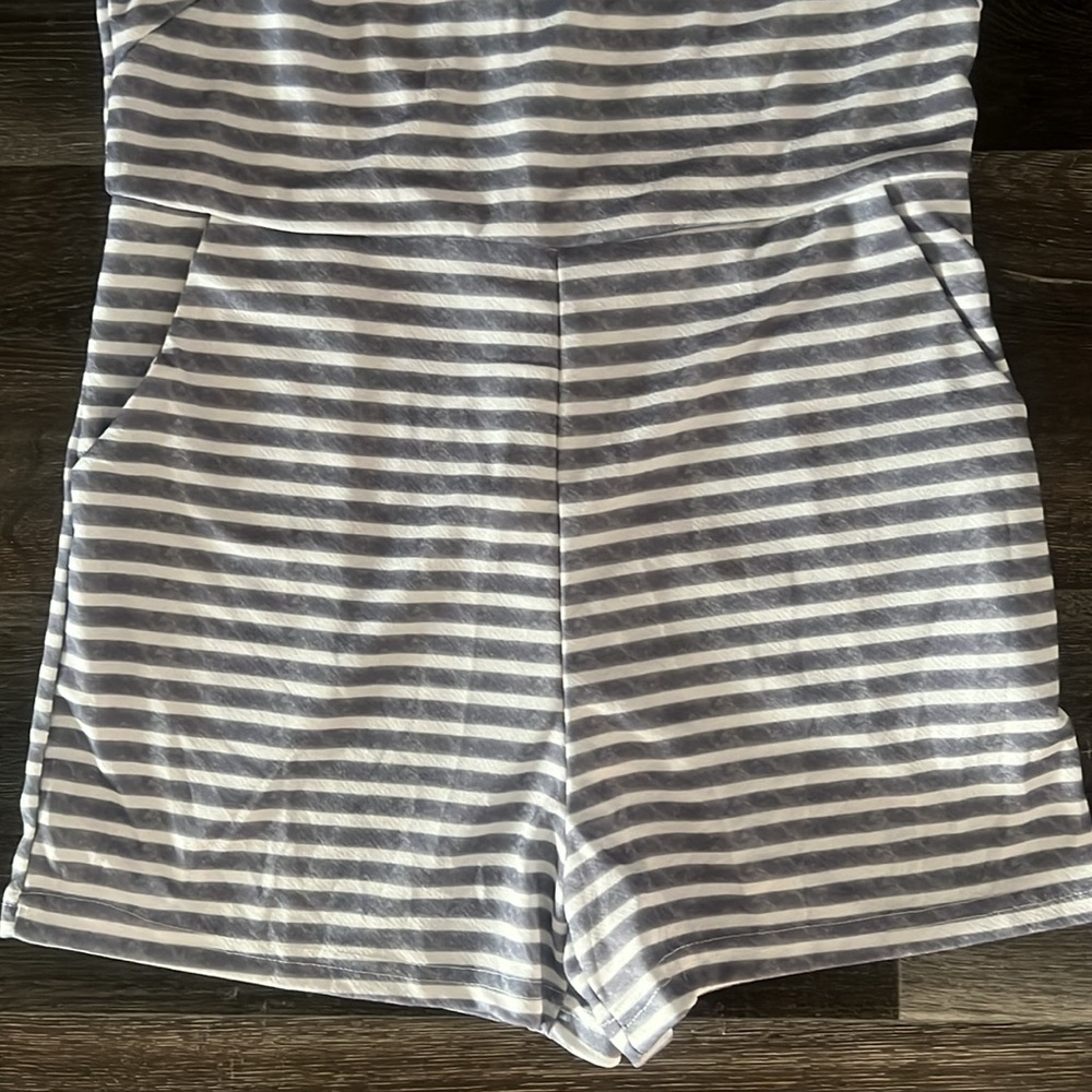 Striped Romper - Picture 5 of 11